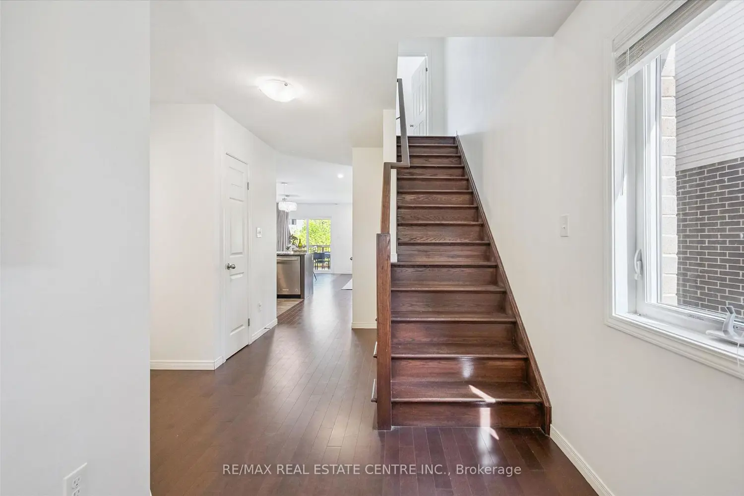 135 Hardcastle Drive 85 photo 4