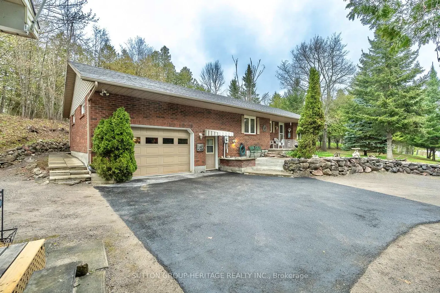 228 Pirates Glen Drive photo 4
