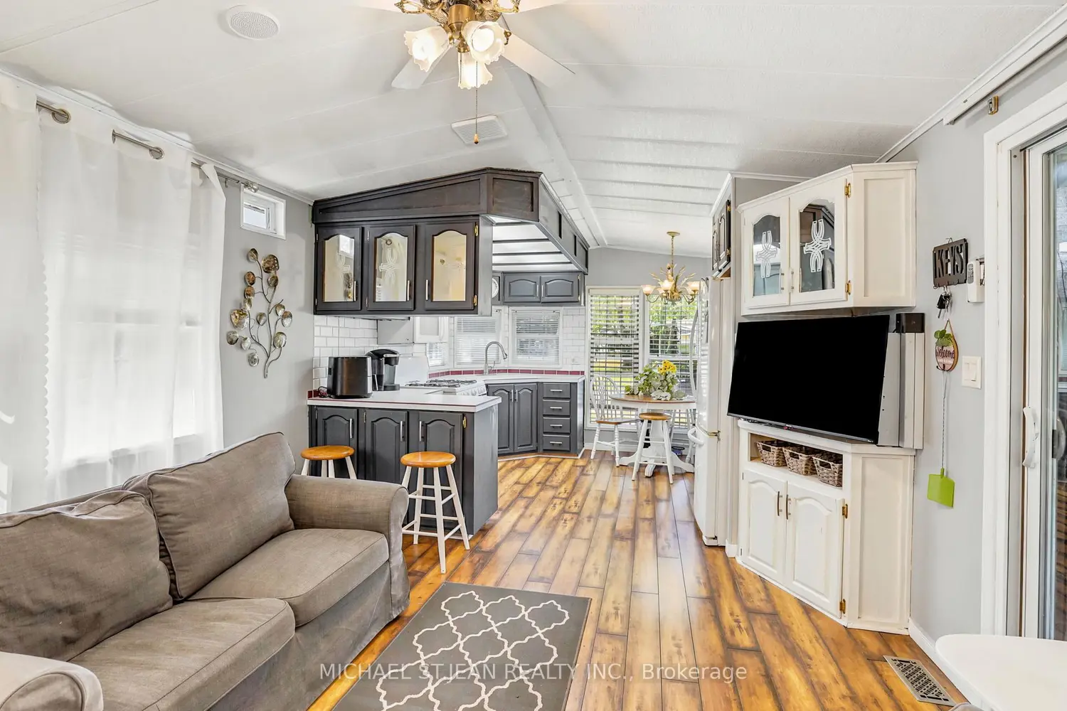 2490 Governors Road B34 photo 4
