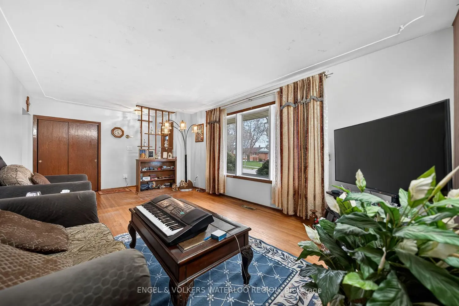 113 Plymouth Road photo 2