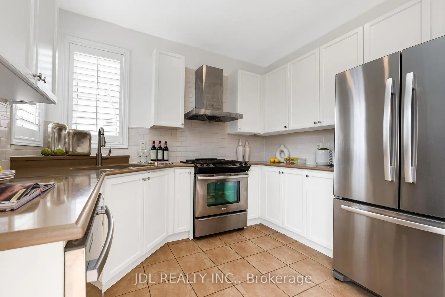 3 Mansard Drive photo 4