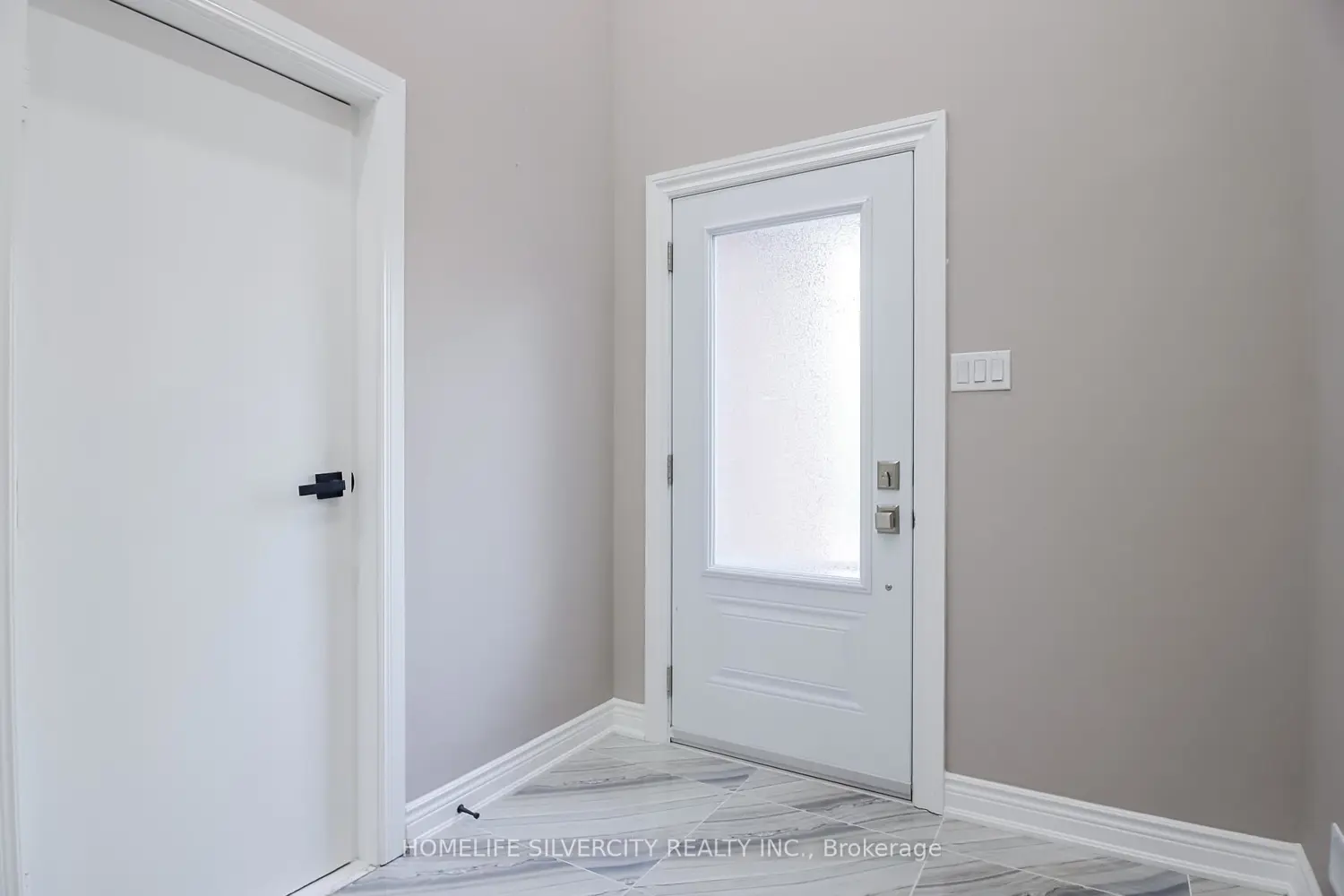 904 Lake Drive photo 2