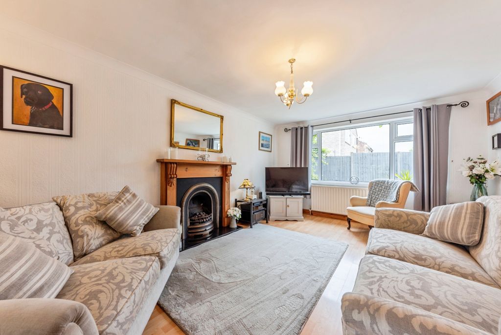 Additional image 3 of 5 bed detached house for saleMeadowdale Crescent, Grantham NG31