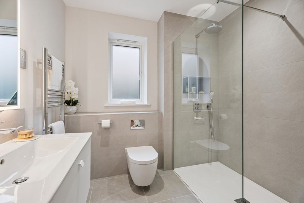 Additional image 7 of 2 bed flat for salePackhorse Road, Gerrards Cross, Buckinghamshire SL9