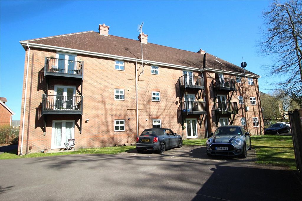 Additional image 5 of 2 bed flat for saleKingsley Square, Fleet, Hampshire GU51