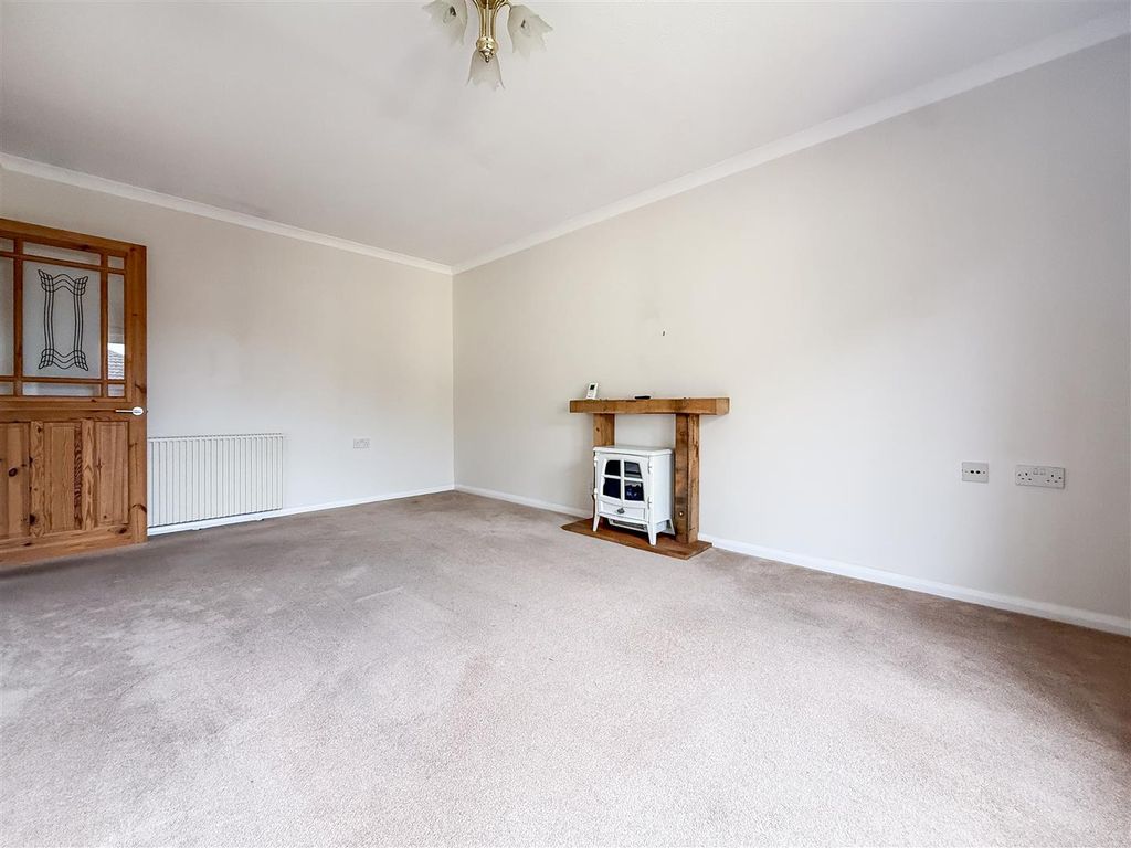 Additional image 7 of 2 bed flat for salePostern Close, Portchester PO16