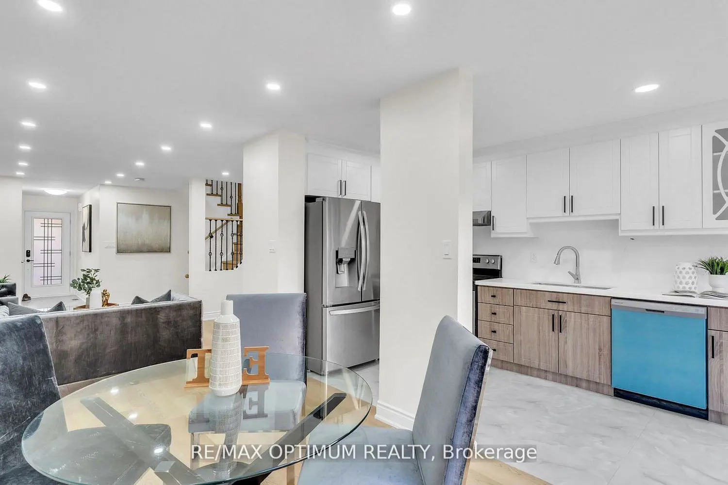 9 Ridgefield Court photo 3