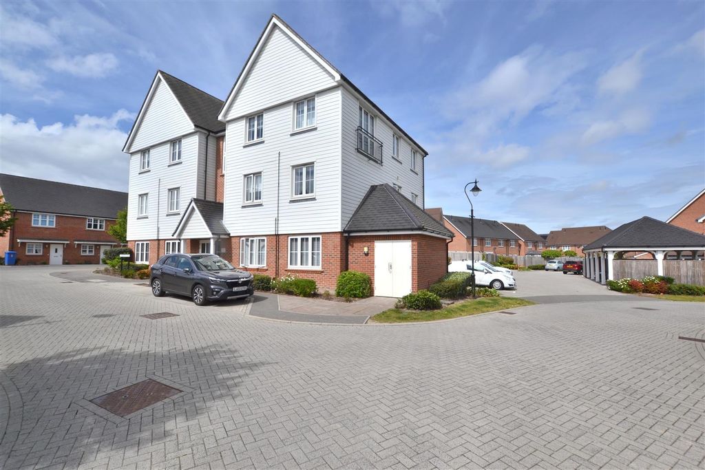 2 bed flat for saleMulberry Walk, Edenbrook, Fleet GU51