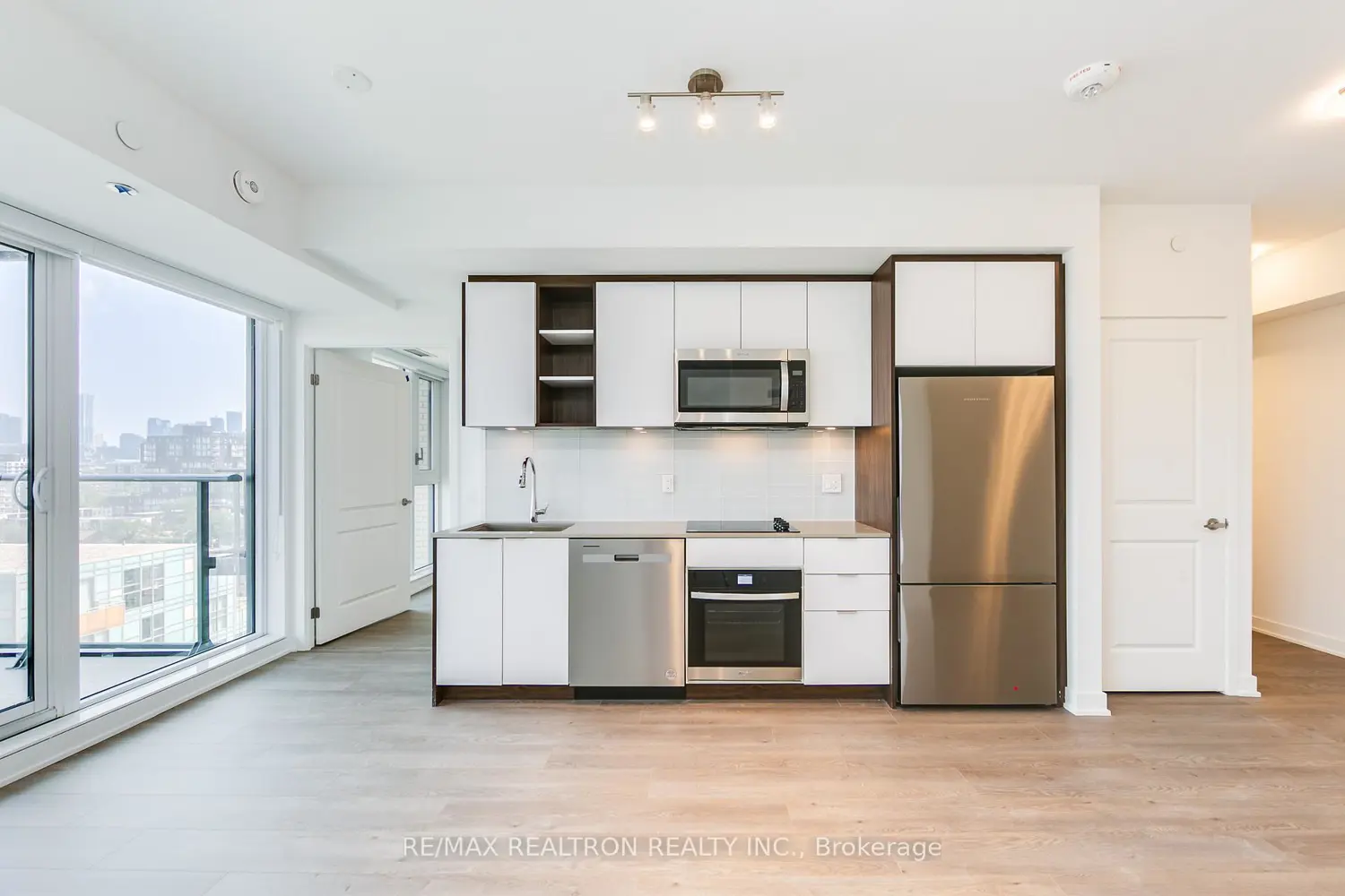 Additional image 6 of 543 Richmond Street 1402