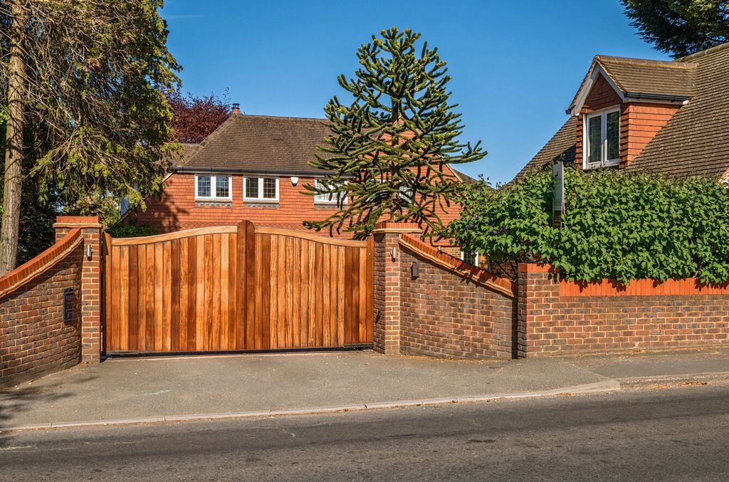Additional image 22 of 4 bed detached house for saleReading Road South, Fleet, Hampshire GU52