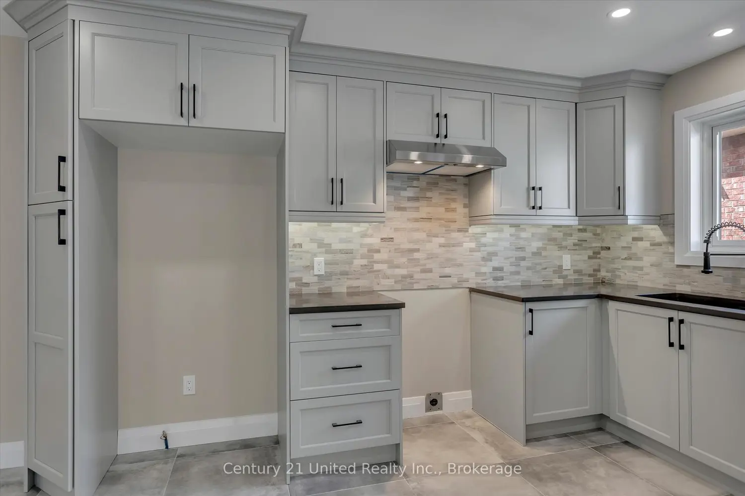 2225 Lorraine Drive photo 3