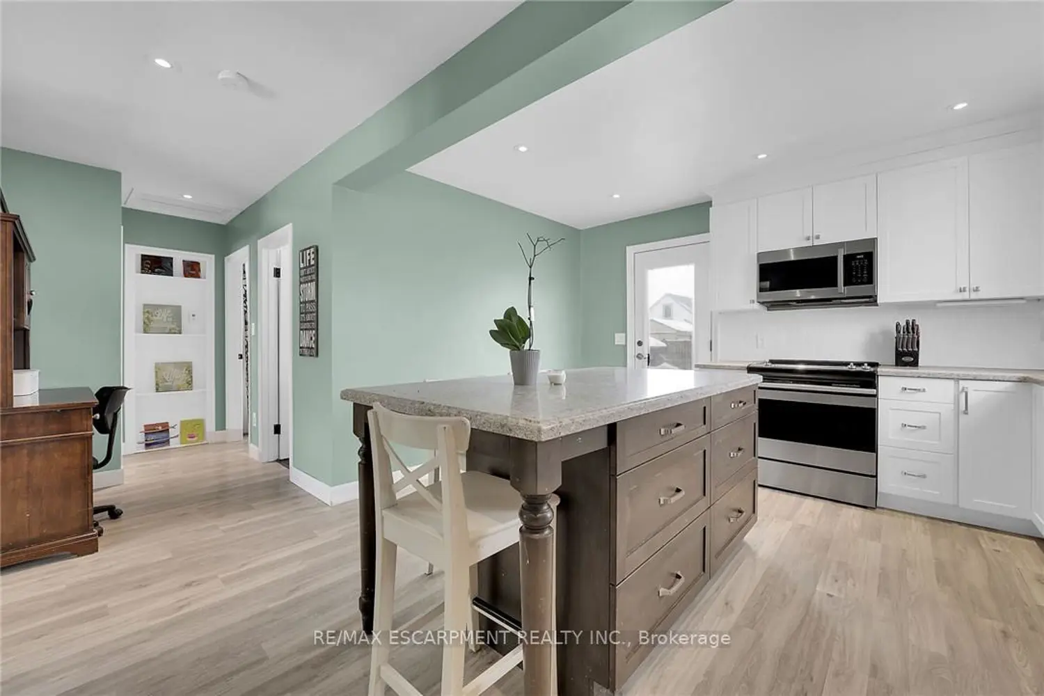 62 Knoll Street photo 3