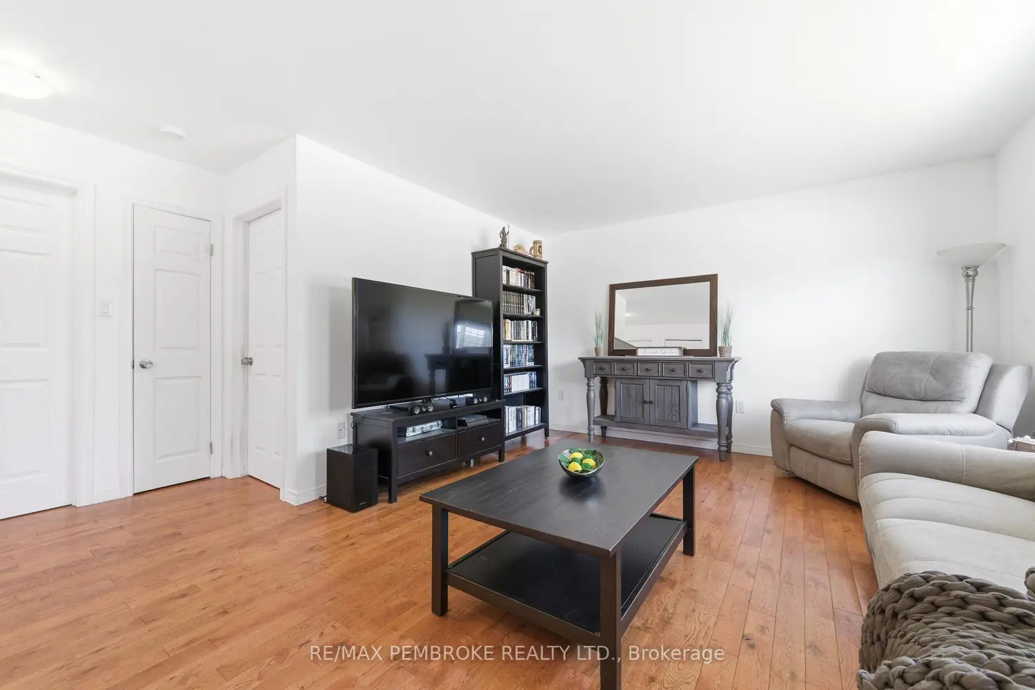 257 Fraser Street photo 5