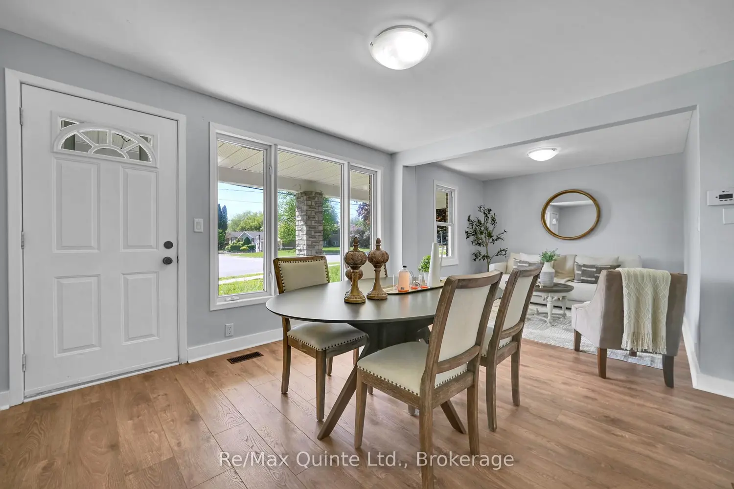 235 Byron Street photo 5