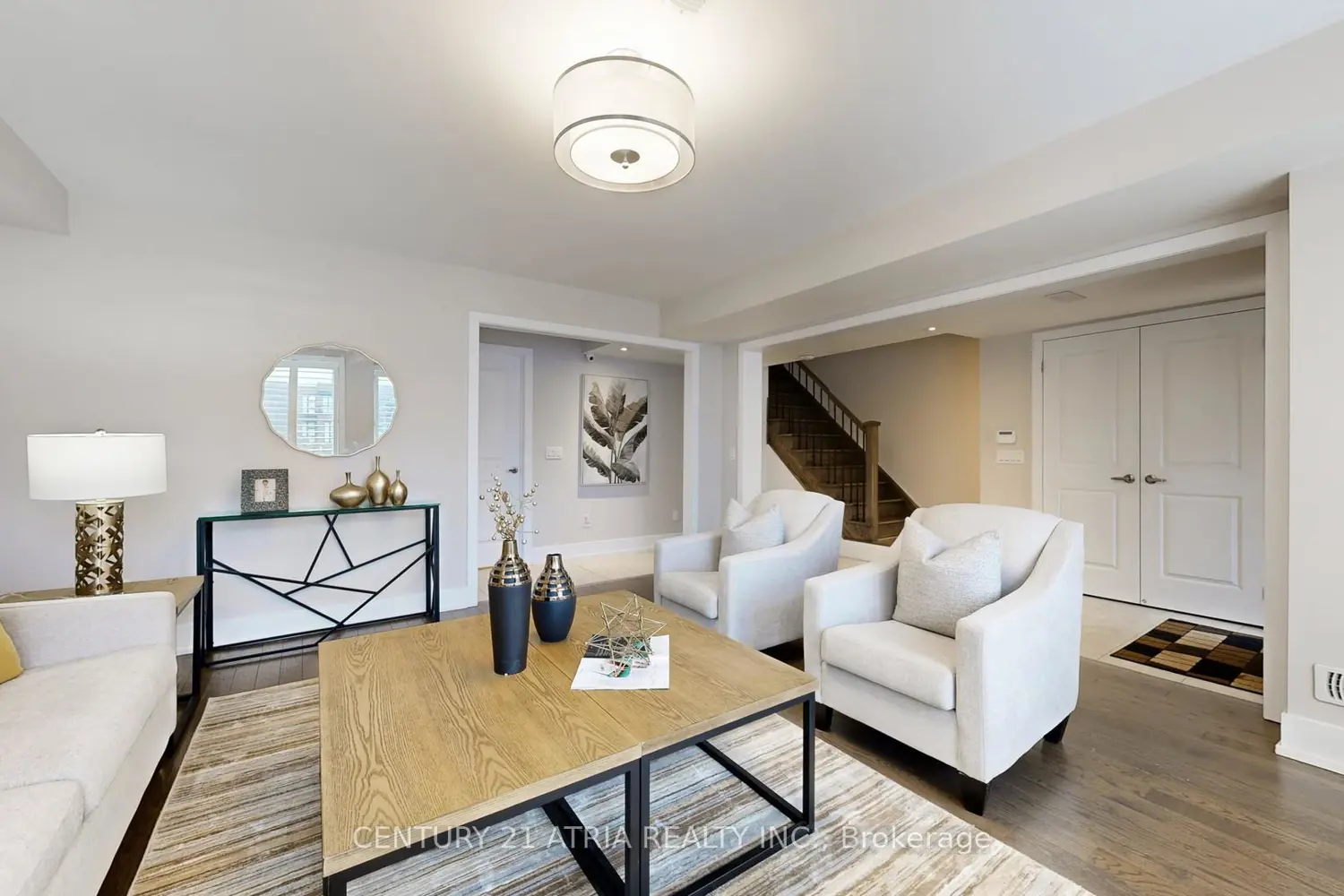 15 Thorncrest Drive photo 4