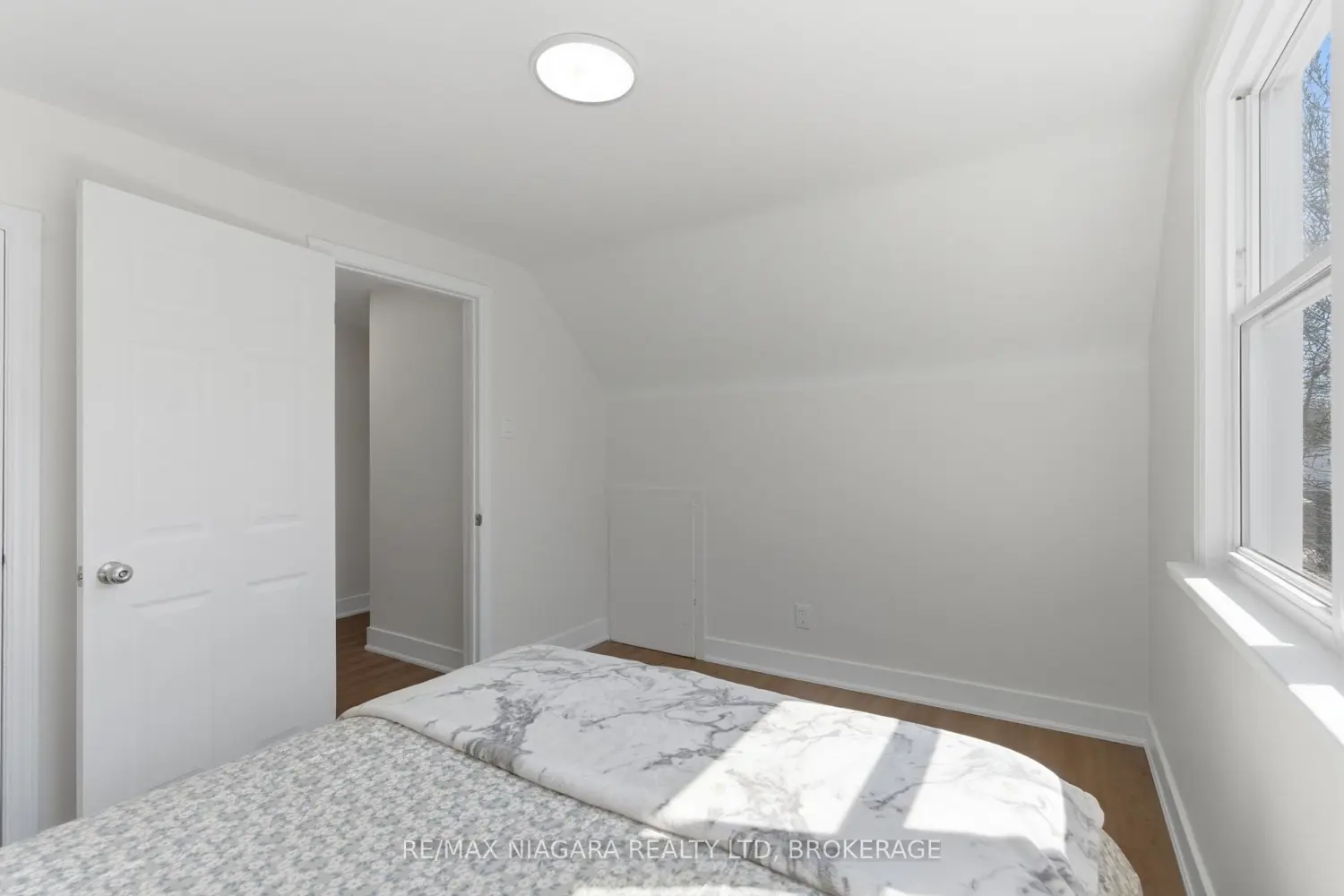 Additional image 11 of 5654 Drummond Road