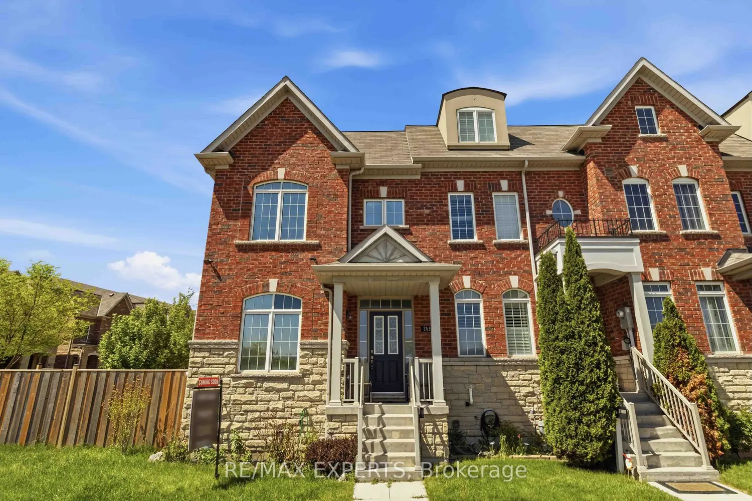 245 Isaac Devins Boulevard
