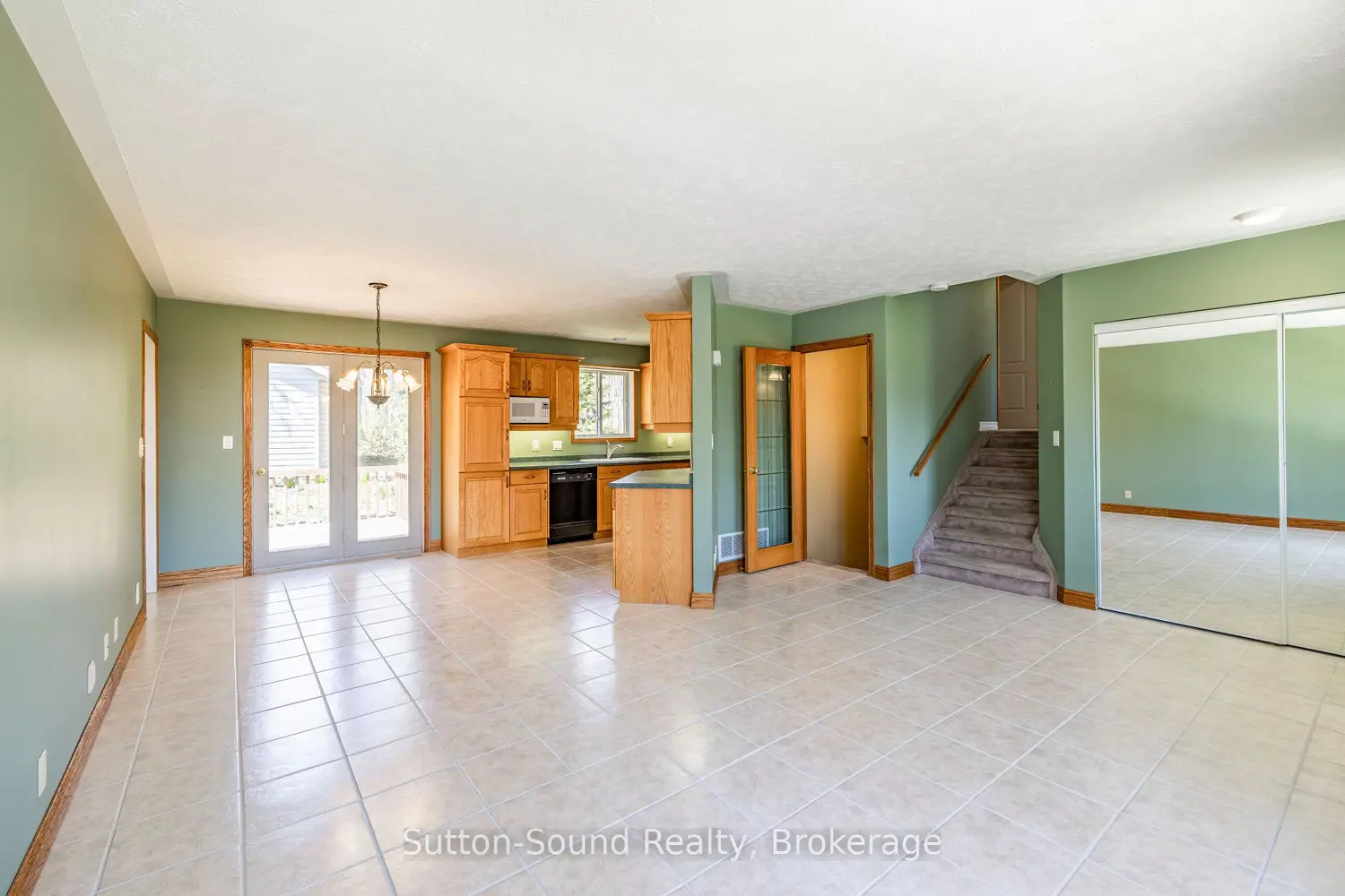 126 Alexandria Street photo 2