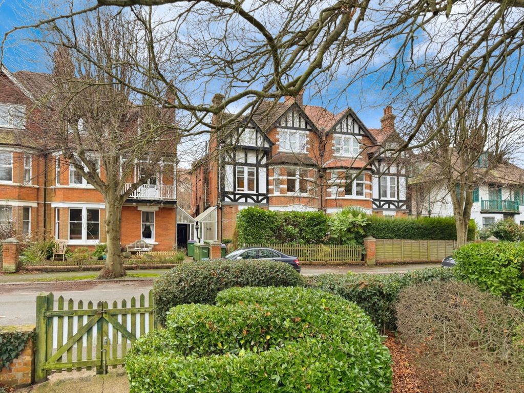 2 bed flat for saleGrimston Gardens, Folkestone CT20