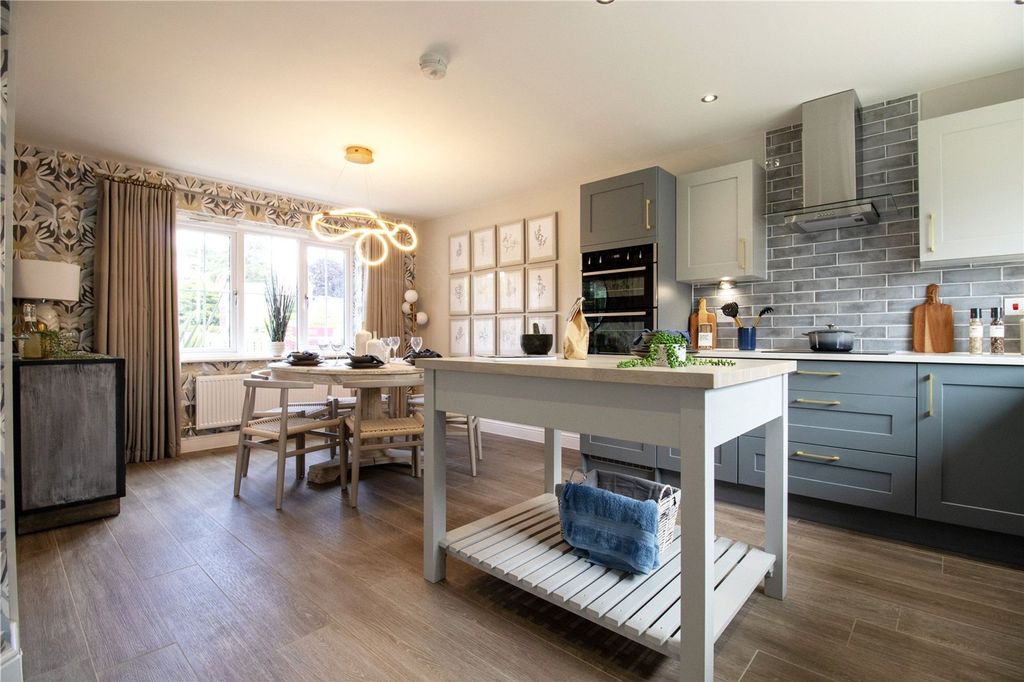 4 bed detached house for saleDamson Close, Lea DN21 photo 4