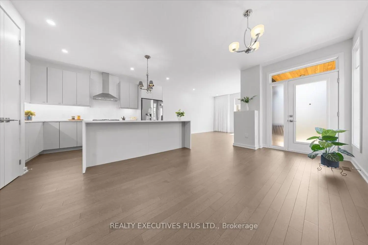 699 Honeydew Street photo 2
