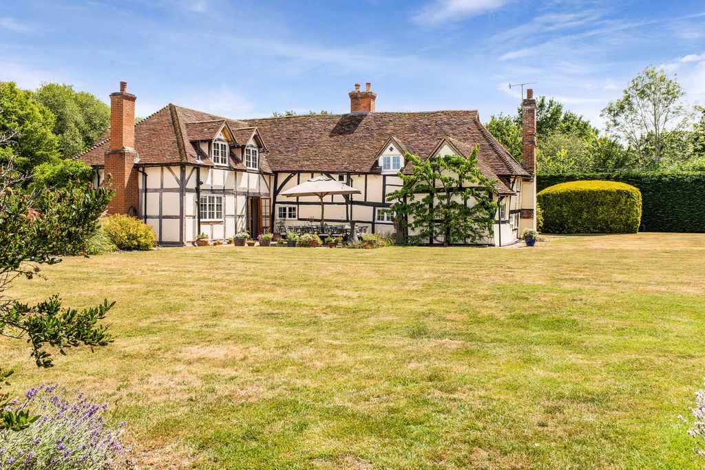 5 bed detached house for saleBroad Street Common, Guildford, Surrey GU3