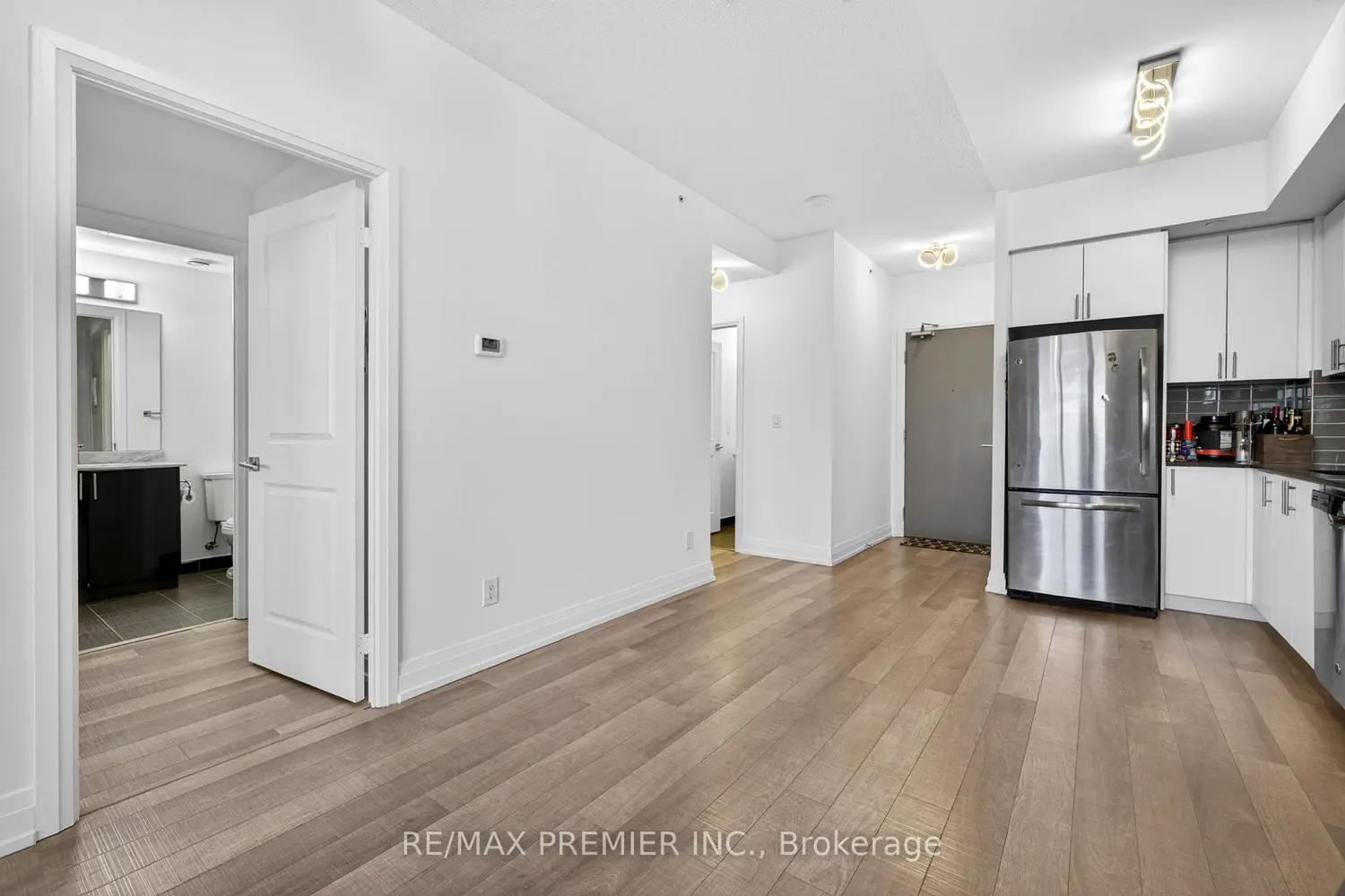 Additional image 6 of 7167 Yonge Street 608