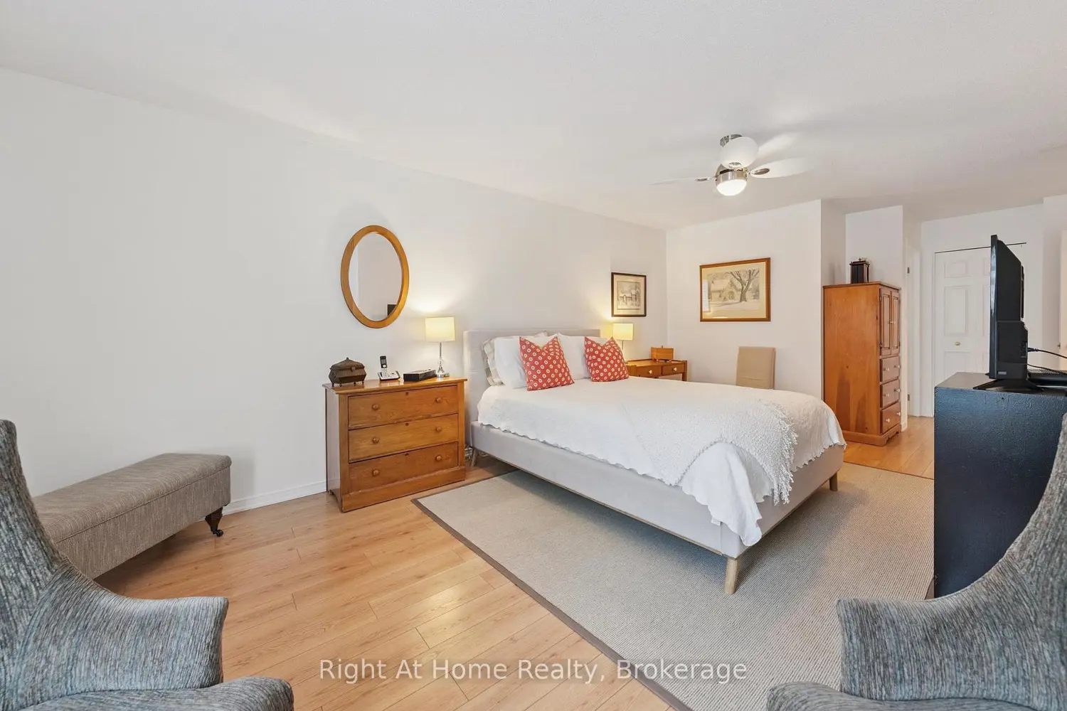 1099 Clonsilla Avenue 122B photo 5