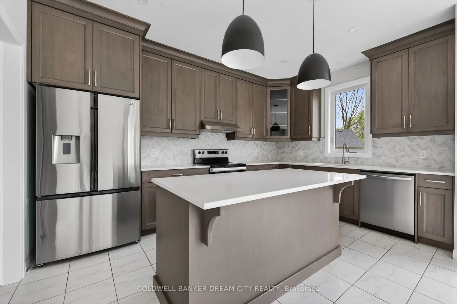 98 Livingston Drive photo 5