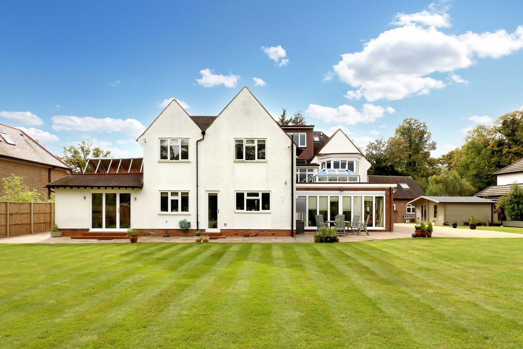Additional image 9 of 7 bed detached house for sale15 Vicarage Way, Gerrards Cross SL9