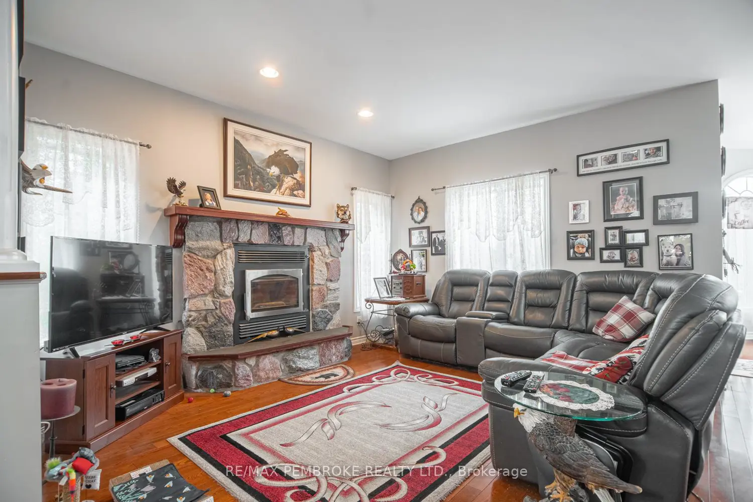 1692 Black Bay Road photo 3