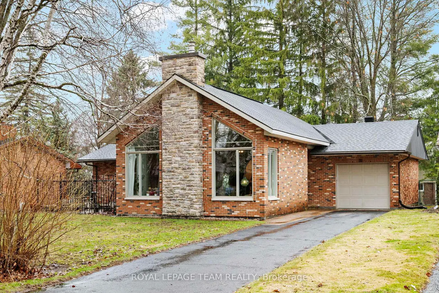 33 Rutherford Crescent