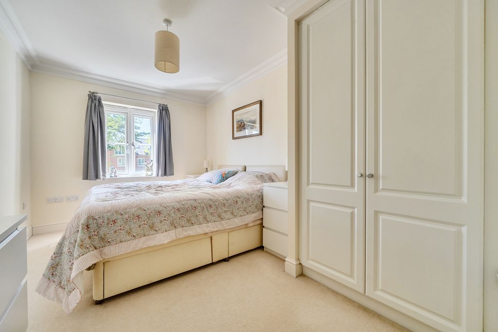 Additional image 9 of 2 bed flat for salePackhorse Road, Gerrards Cross, Buckinghamshire SL9
