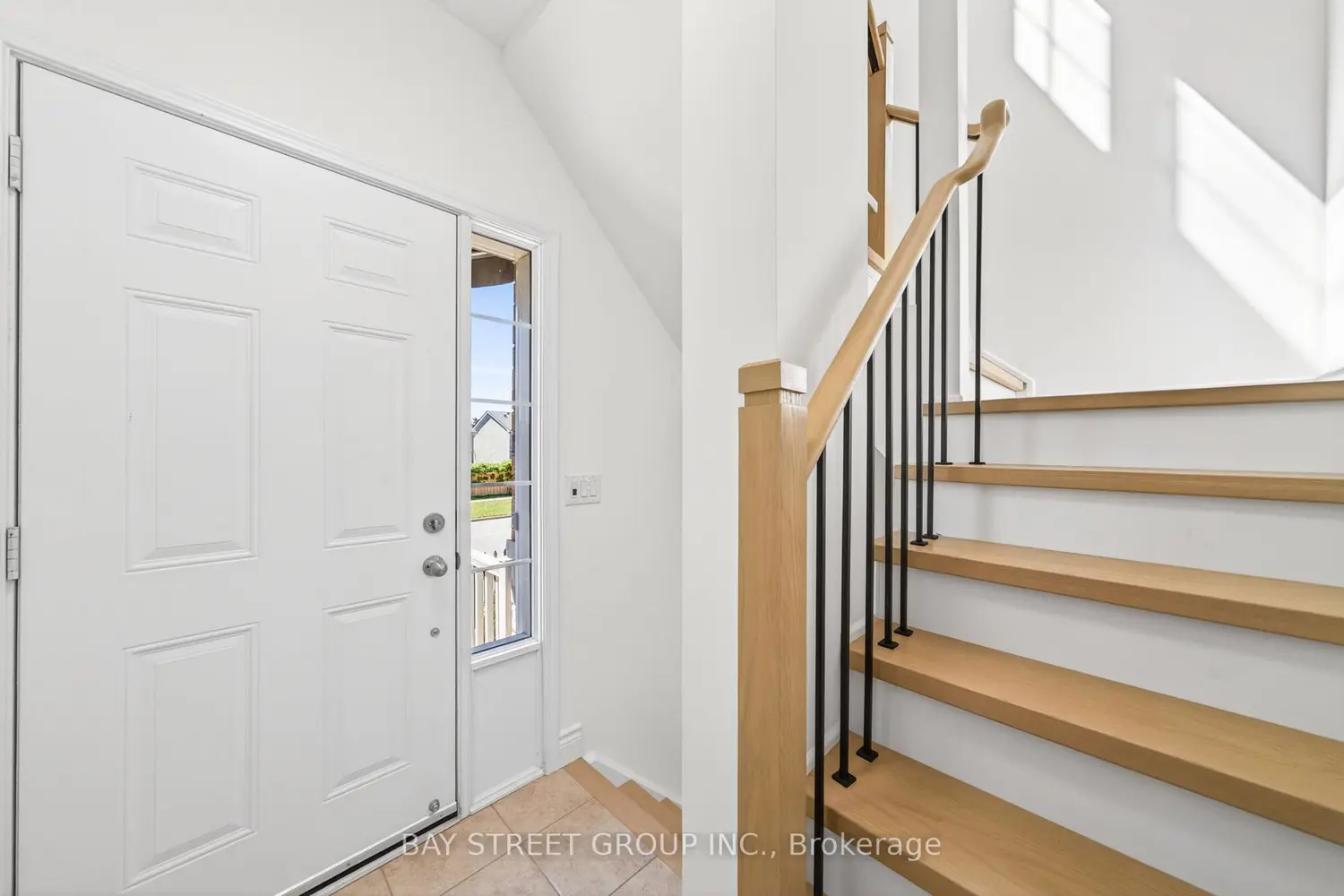 141 Silverwood Avenue photo 2