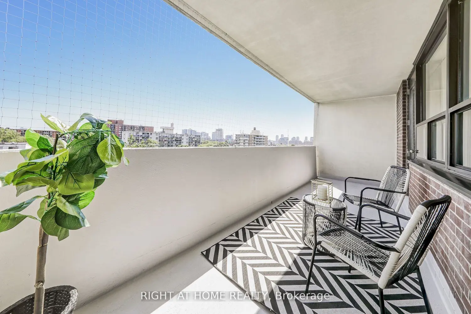 Additional image 17 of 40 Homewood Avenue 908