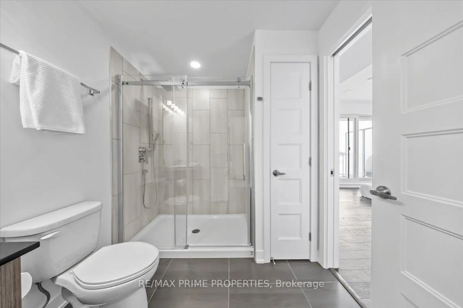 200 Inlet Private 1402 photo 3