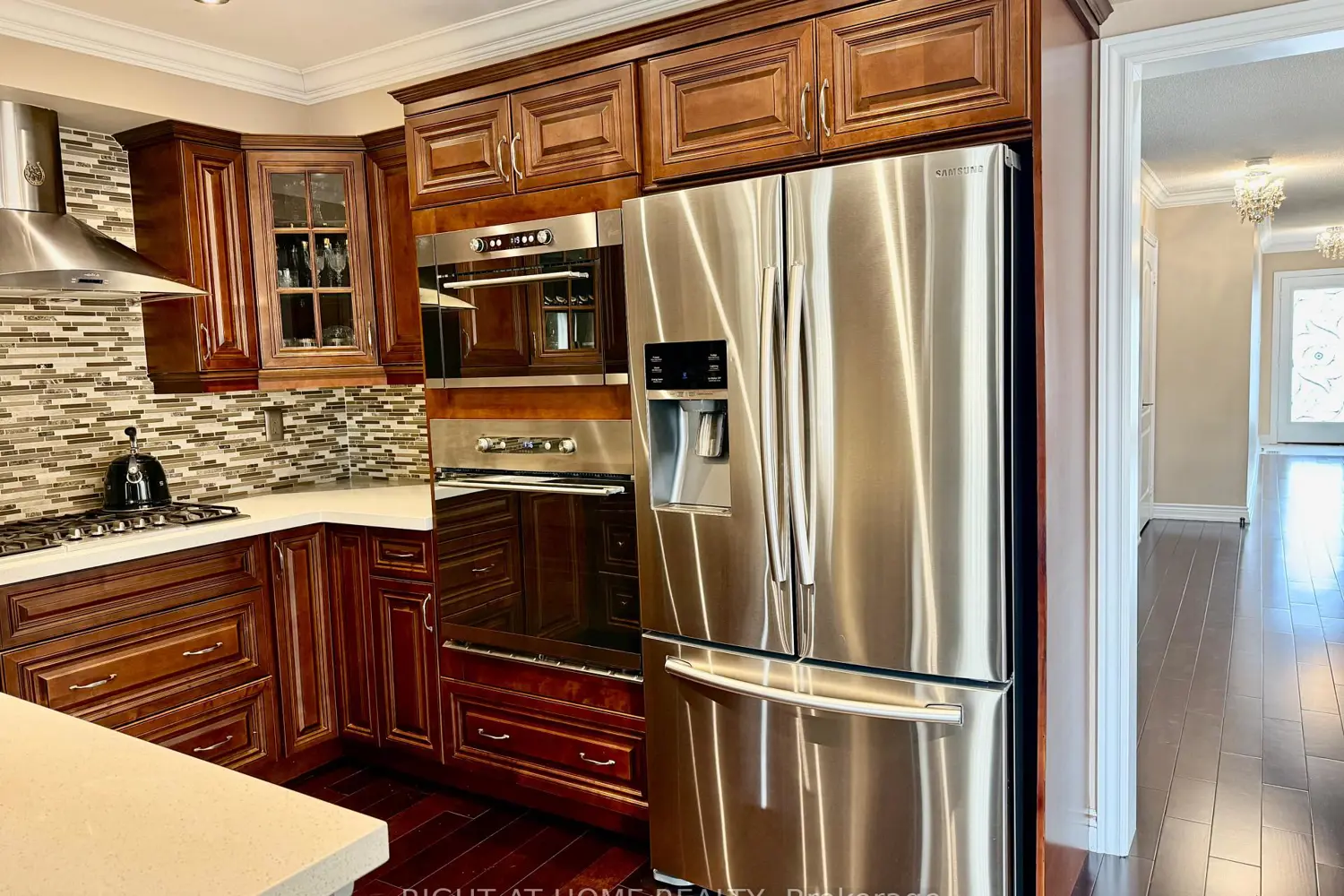 129 Four Seasons Crescent photo 2
