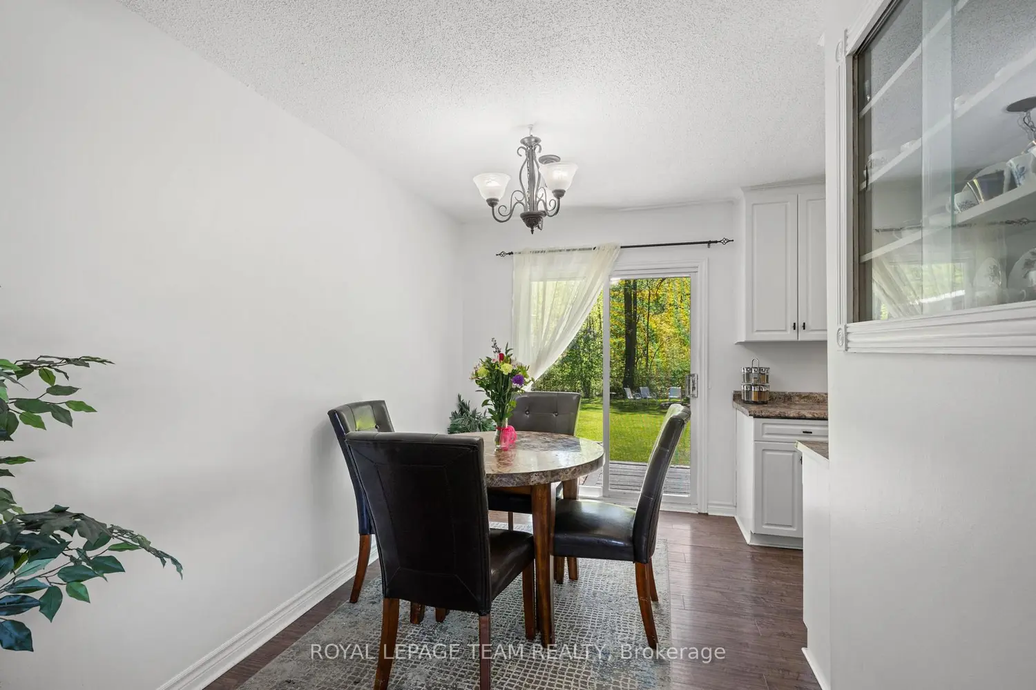 5643 Ficko Crescent photo 5