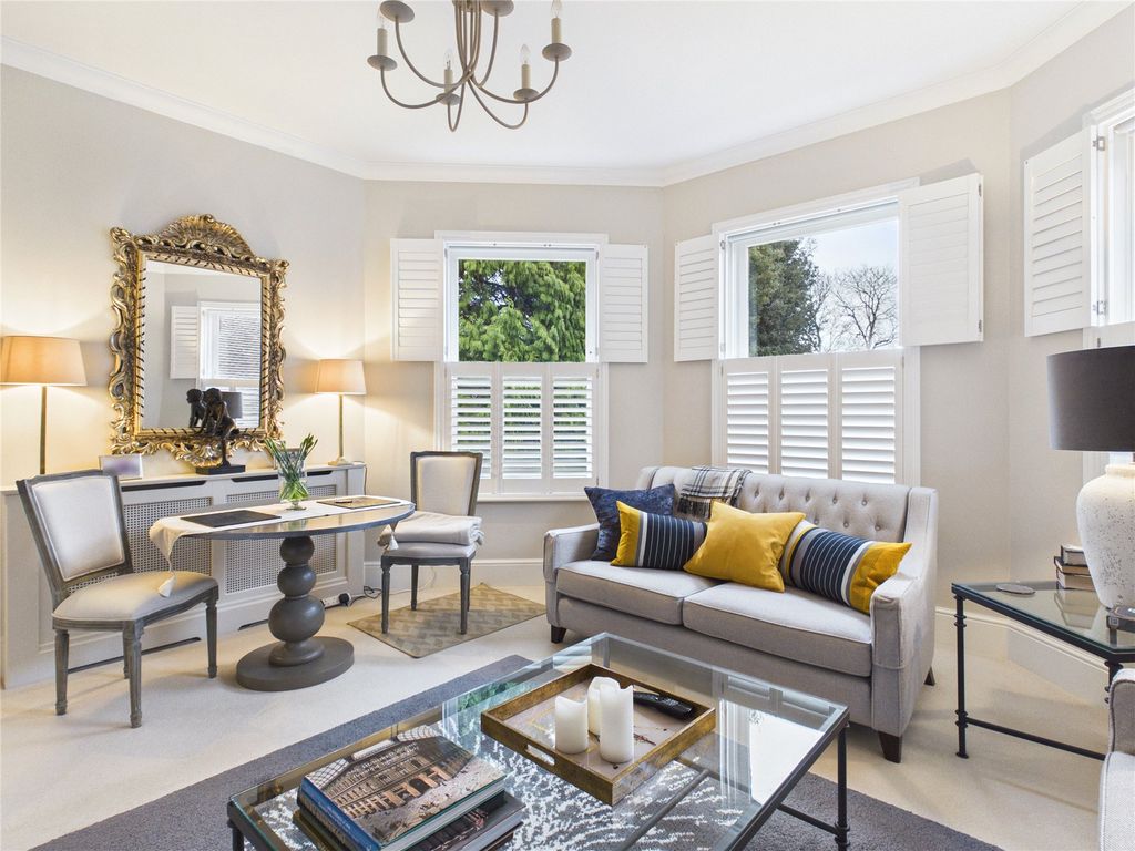 2 bed flat for saleGuildford, Surrey GU1 photo 4
