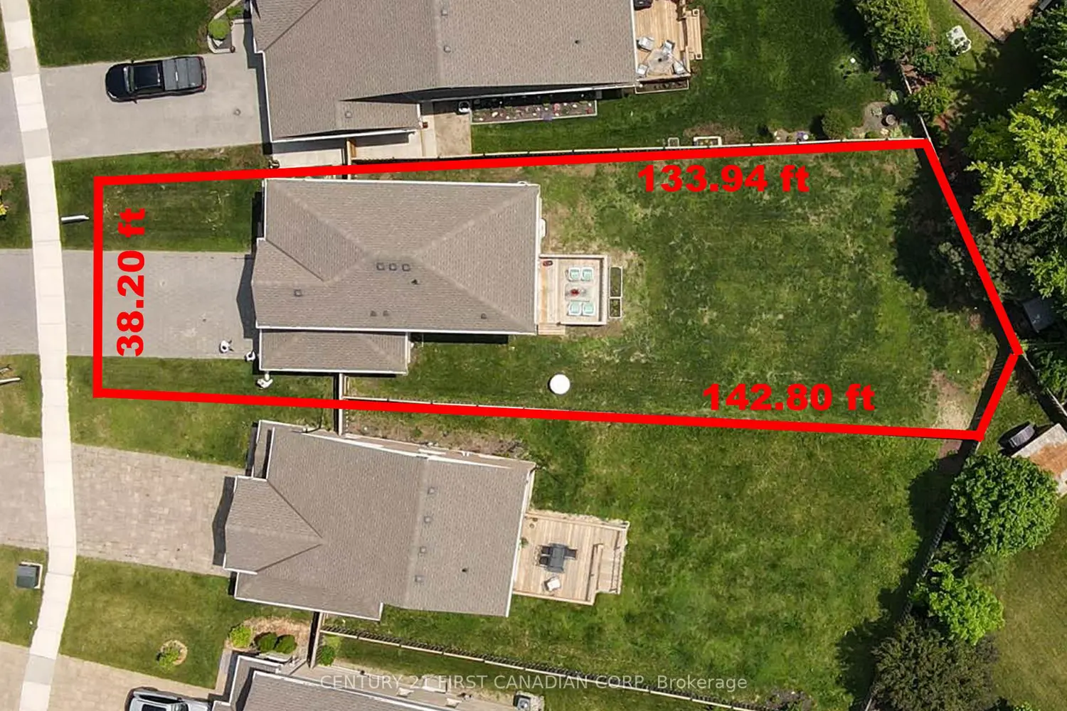 1660 Beaverbrook Avenue photo 4