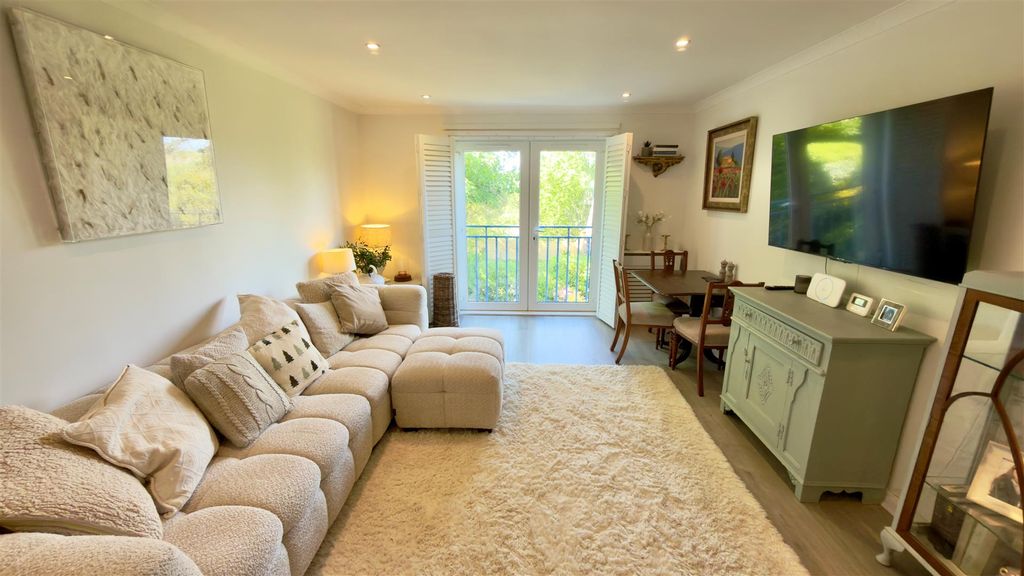 Additional image 2 of 2 bed flat for saleFreshwater, Isle Of Wight PO40