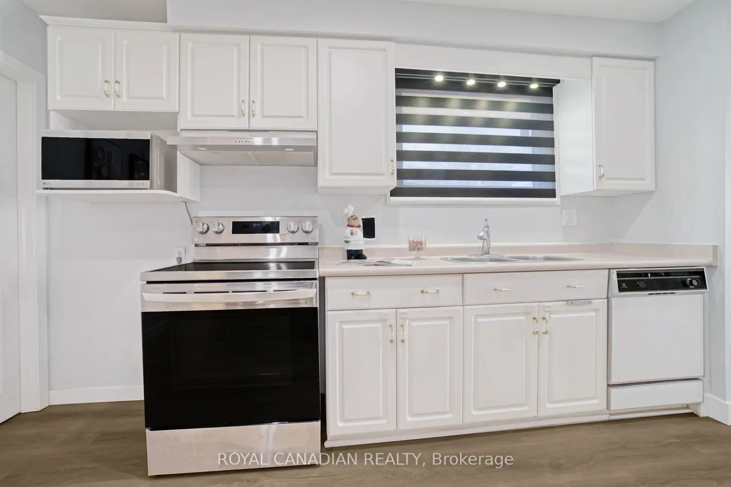 60 Lysanda Avenue photo 5