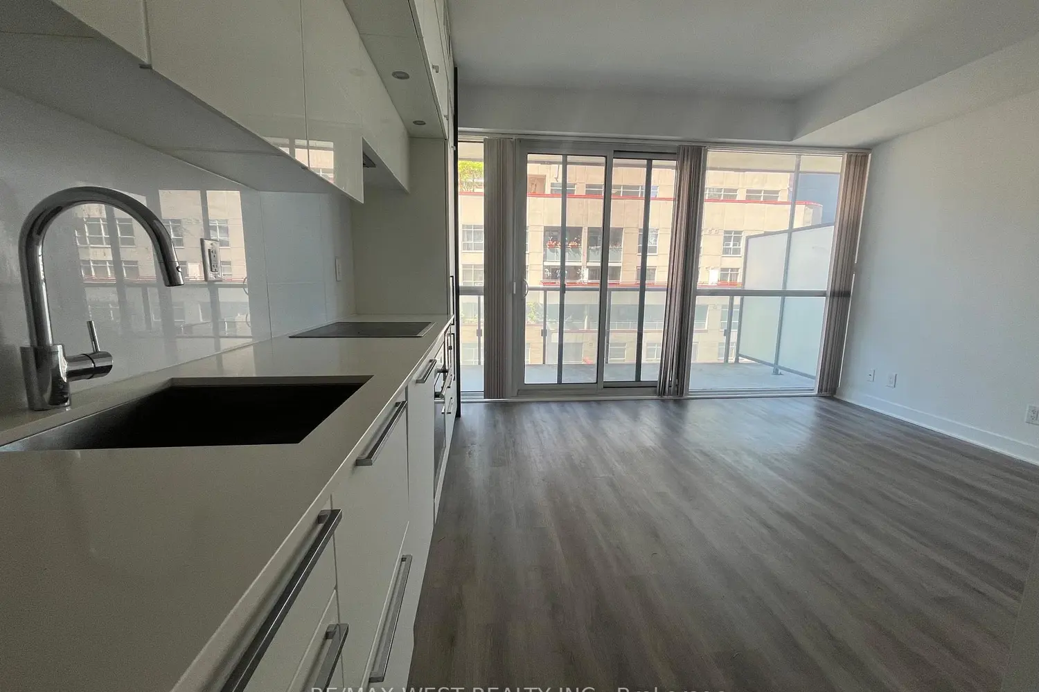 15 Grenville Street 1106