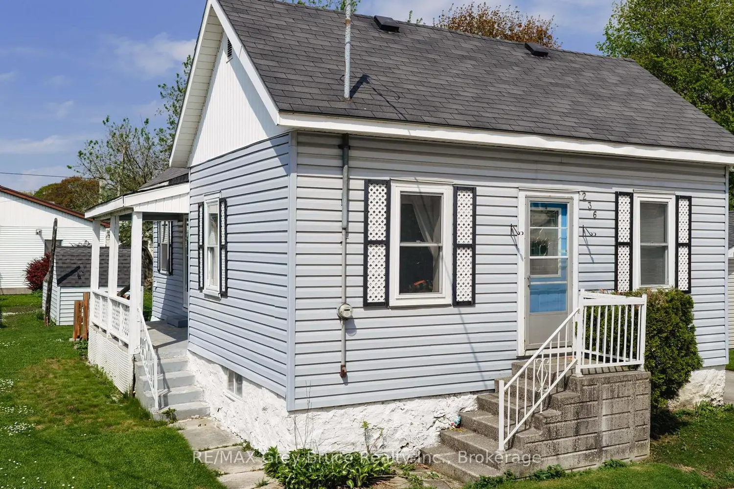 236 2Nd Avenue photo 3
