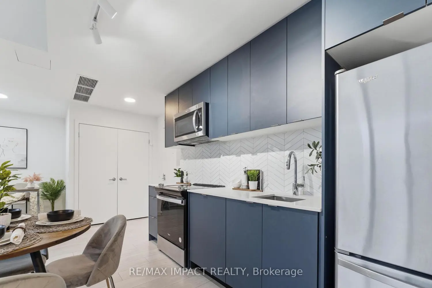 1614 Charles Street 522 photo 4