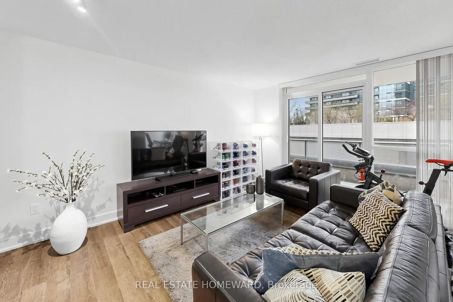 23 Sheppard Avenue 402