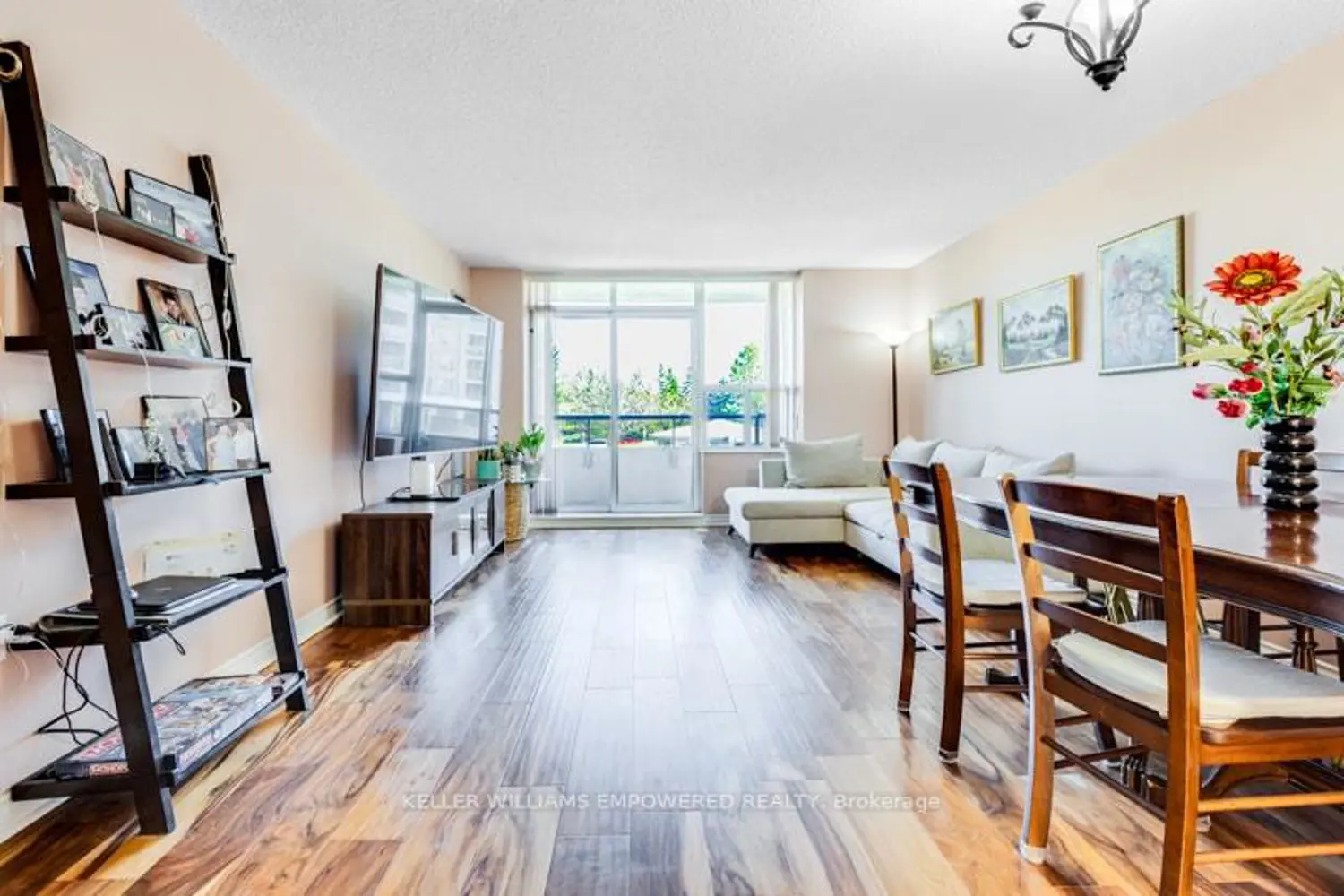 Additional image 5 of 2100 John Street 201