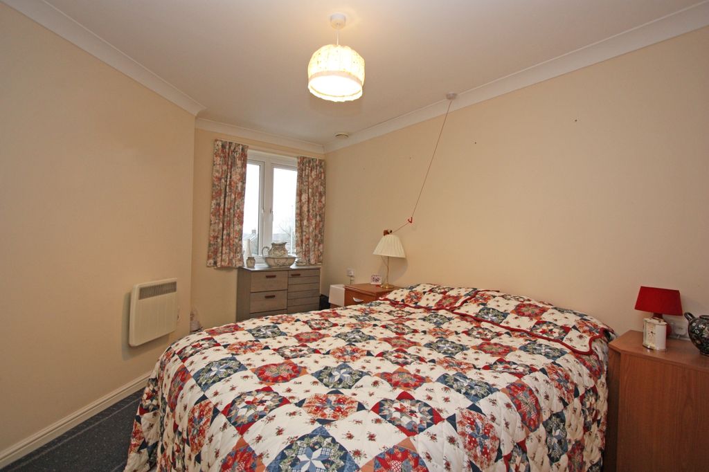 Additional image 8 of 2 bed flat for saleHammond Close, Highworth SN6