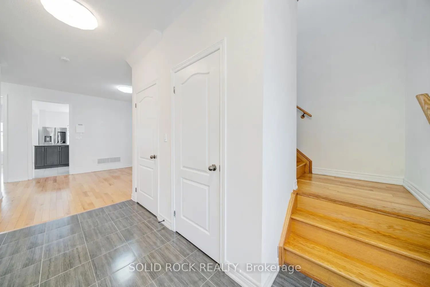 22 Tait Crescent photo 3