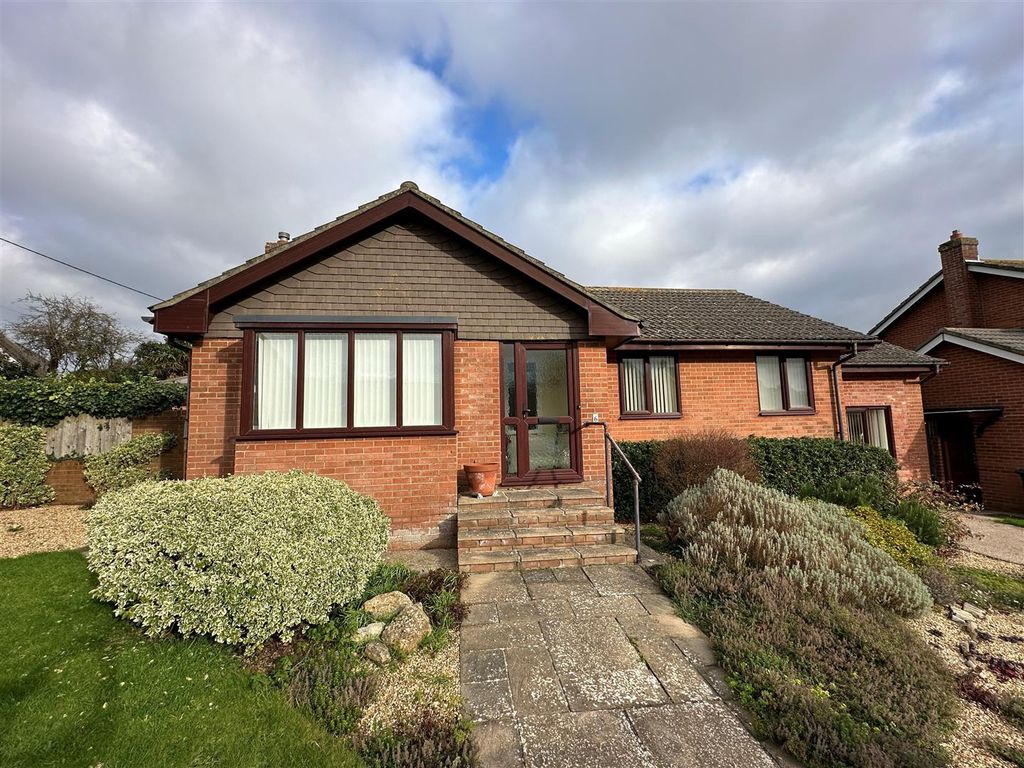 Additional image 2 of 3 bed detached bungalow for saleFreshwater Bay, Isle Of Wight PO40